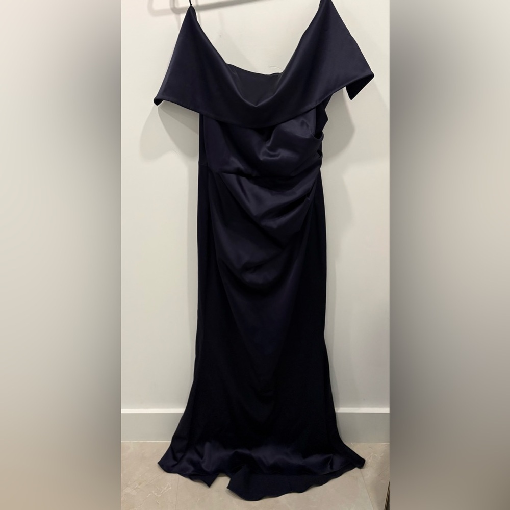 Vince Camuto Navy Lustrous satin ruche shoulder baring gown flare fishtail train - Picture 12 of 13